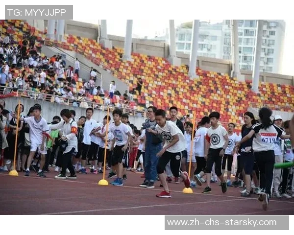 足球宝贝写真展现青春魅力与运动激情的完美结合 足球宝贝写真展现青春魅力与运动激情的完美结合